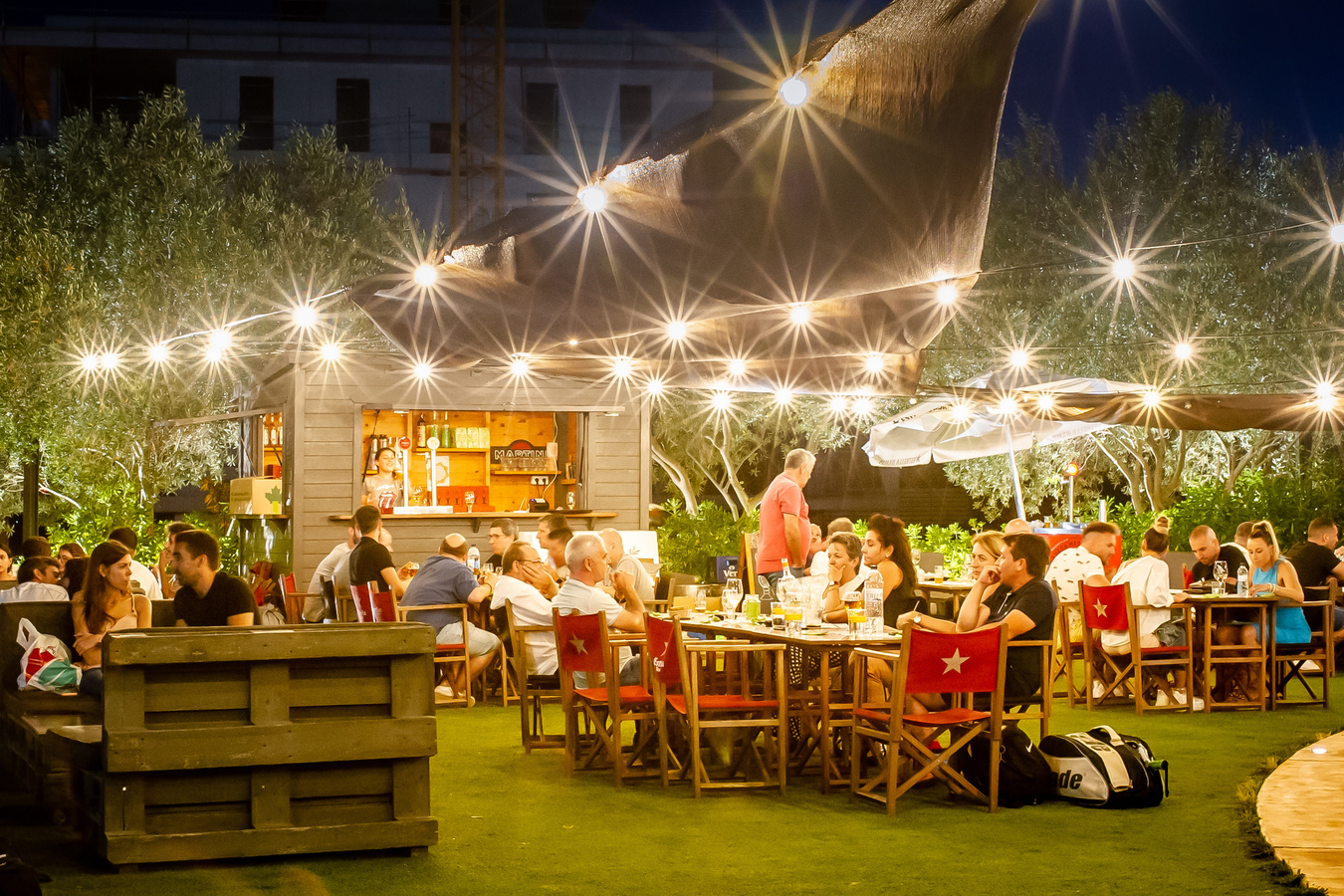 Naborrelen op het clubterras