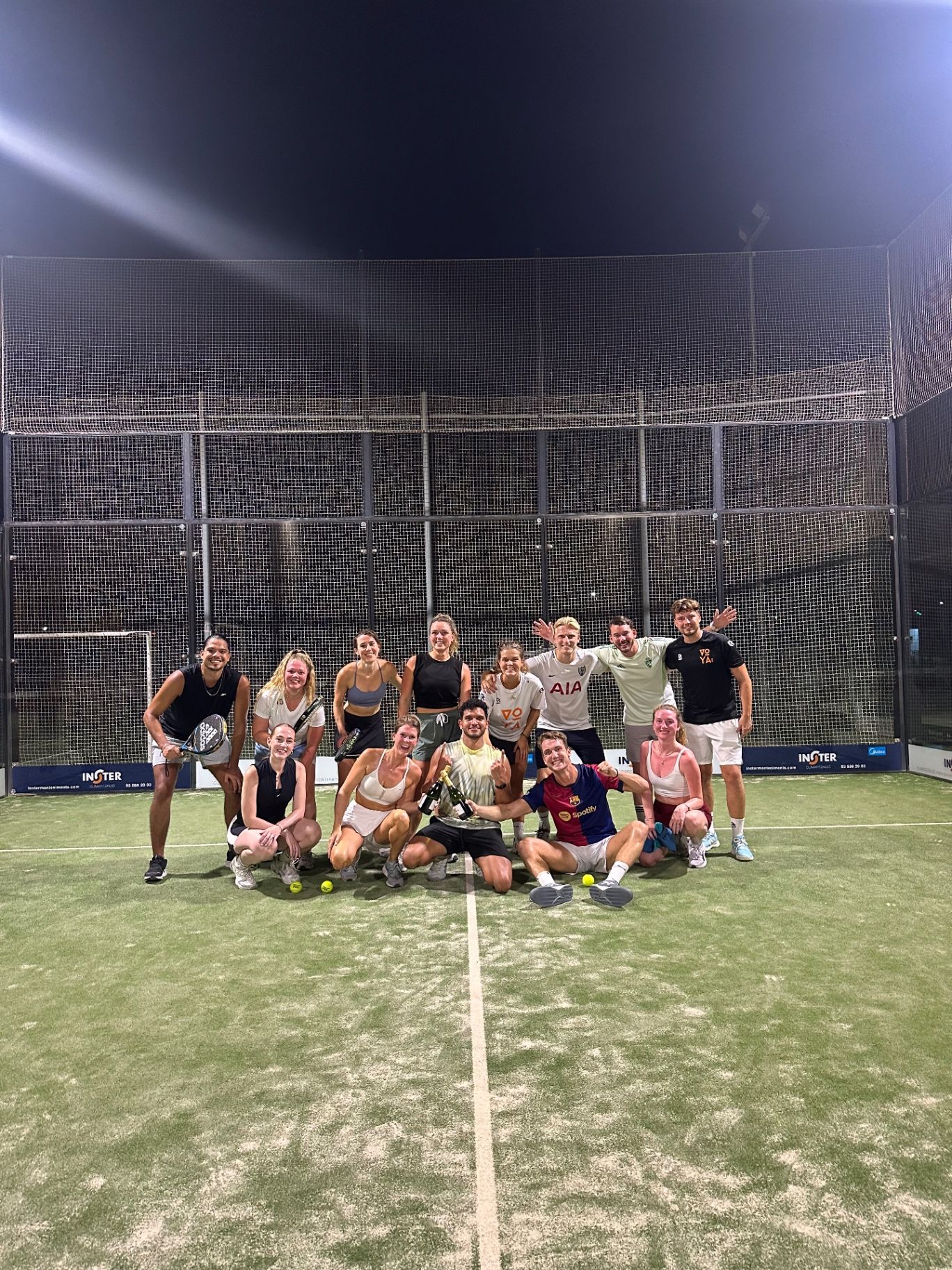 Groepsfoto padelreis Barcelona met Caspar & vrienden