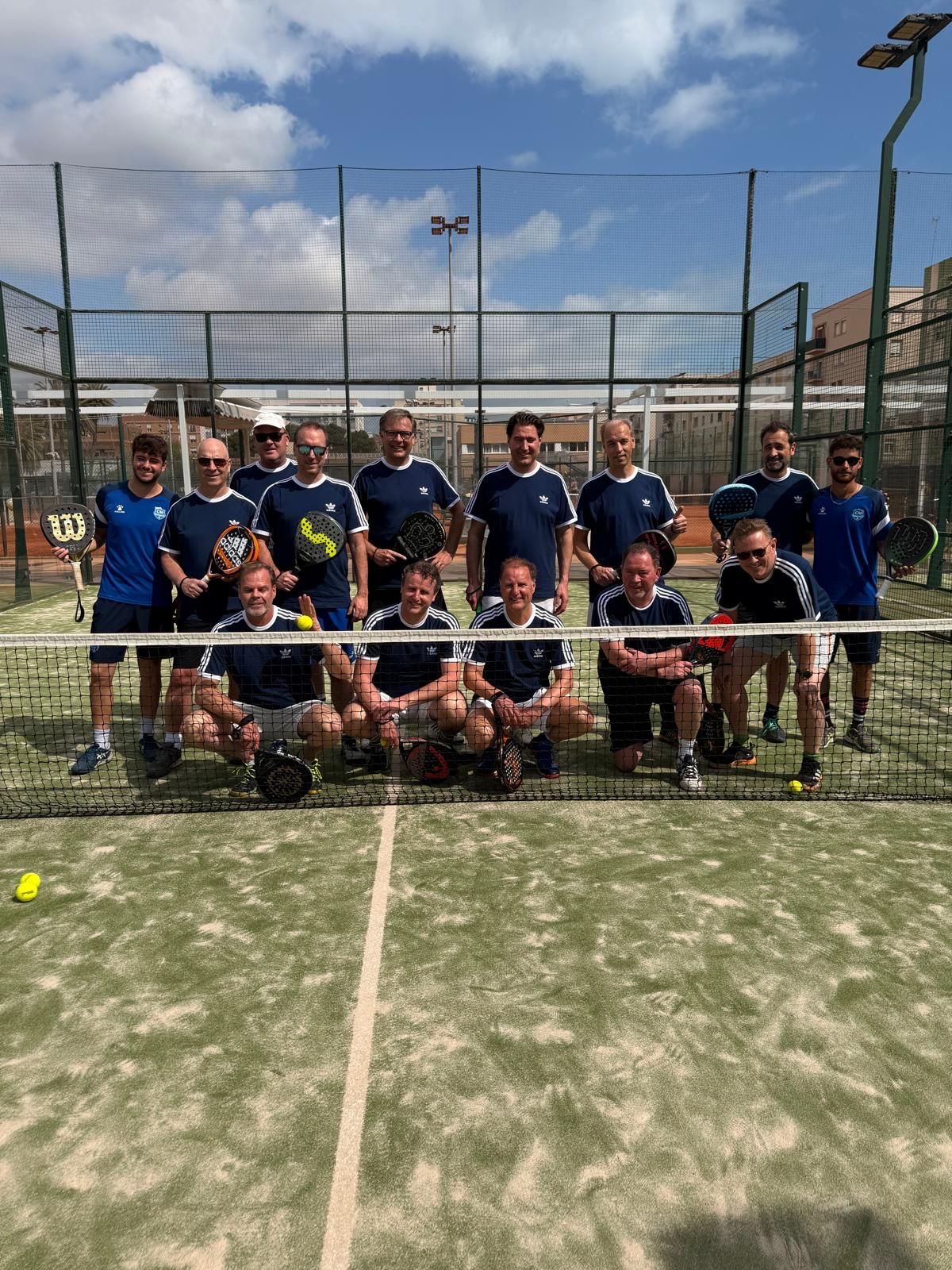 Group photo padel trip Sevilla with Padelgroep Brabant