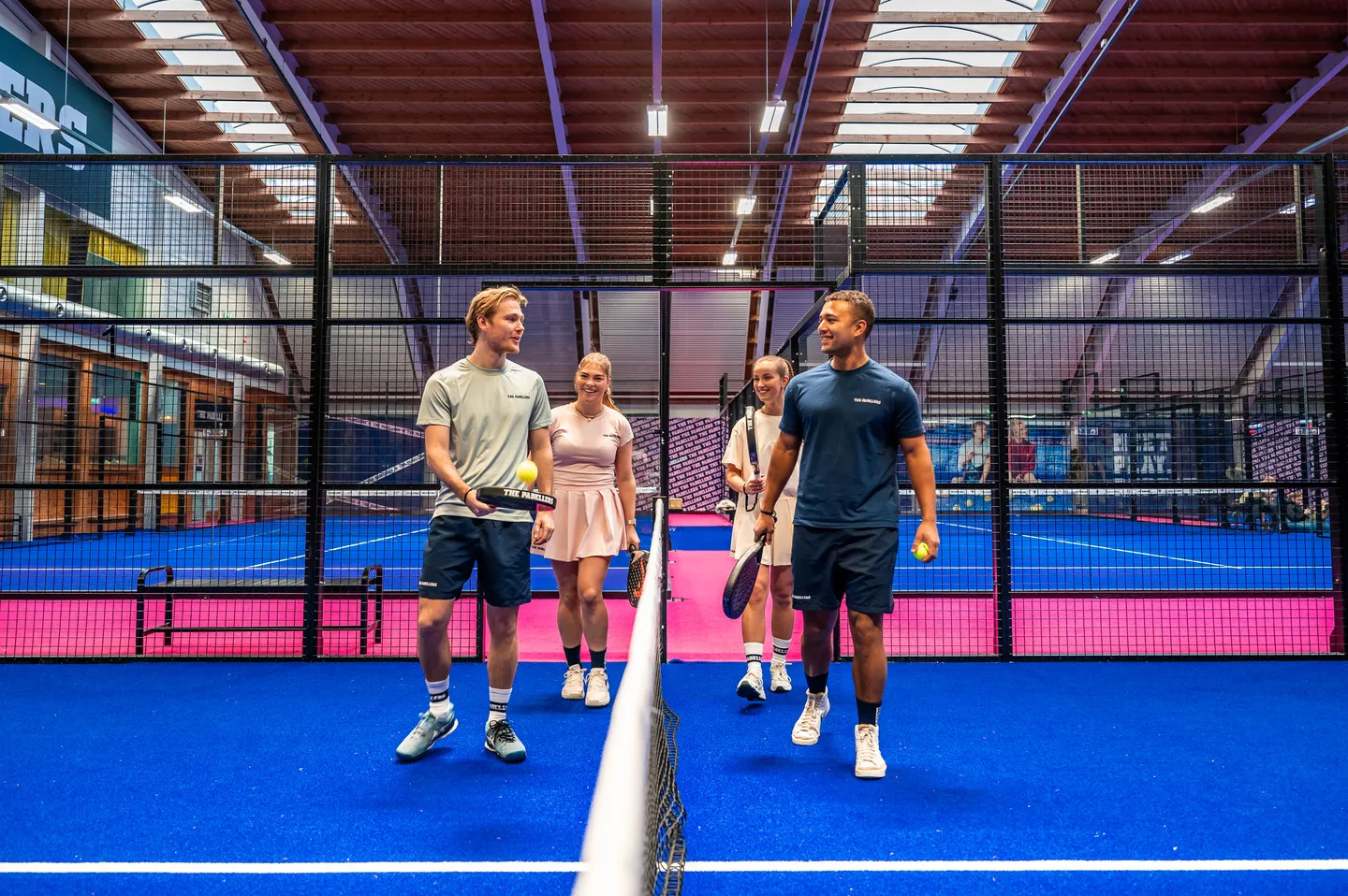 Spelers lopen de baan op bij The Padellers