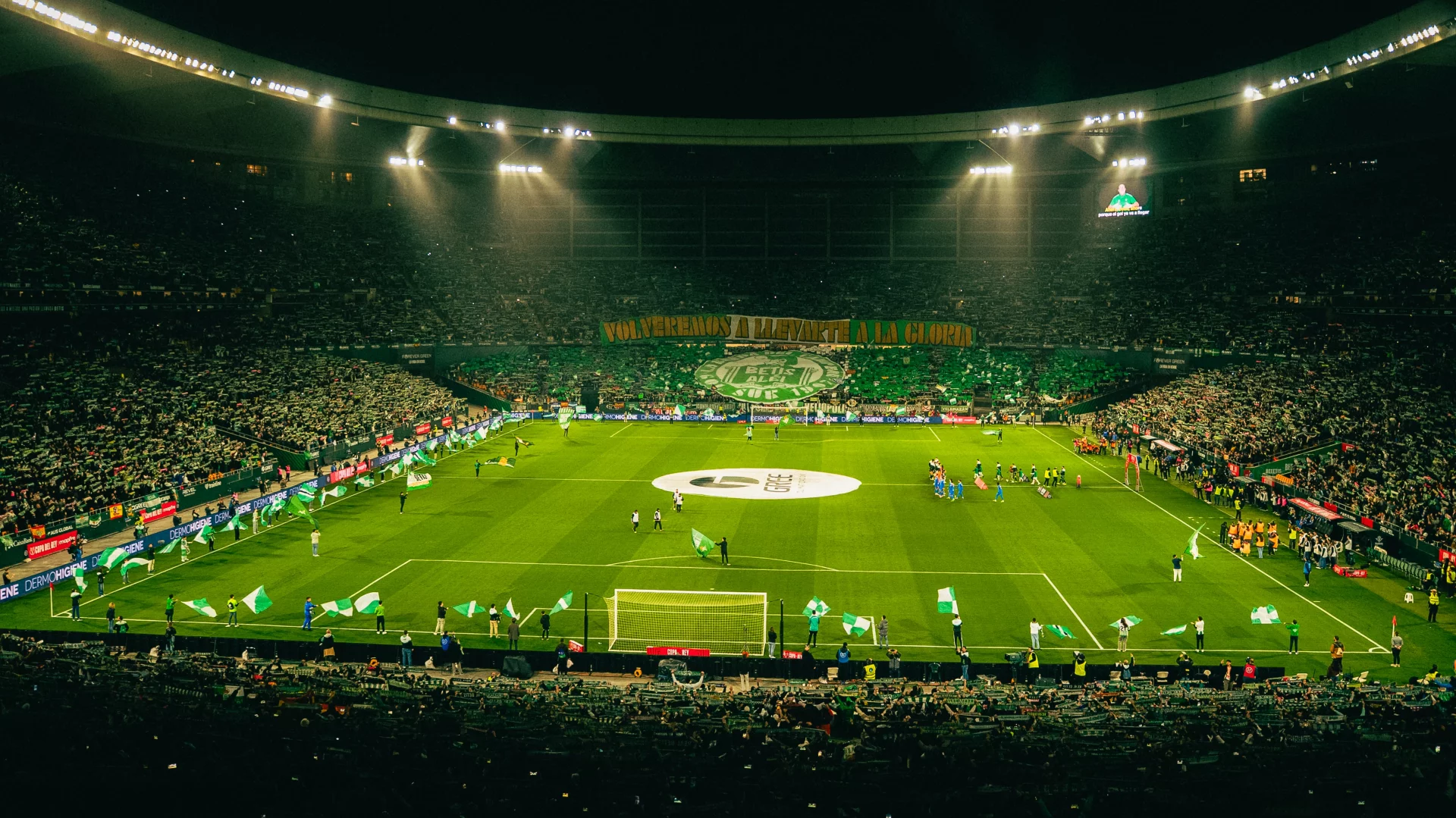 Real Betis avondwedstrijd met tifo